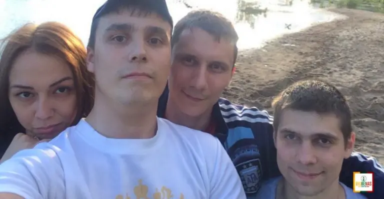 Kai mūsų mama paliko šį pasaulį, paaiškėjo, kad kiekvienam iš vaikų ji patikėjo paslaptį. Neseniai susitikę, mes šią paslaptį atskleidėme