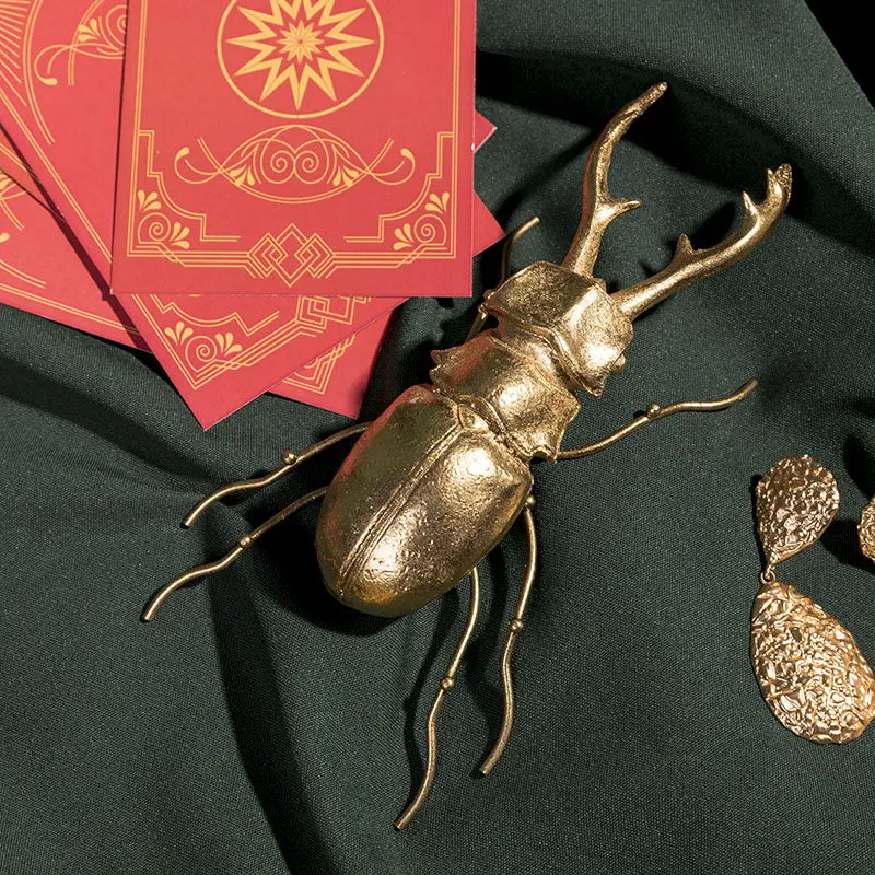 auksinis skarabejus saulio talismanas