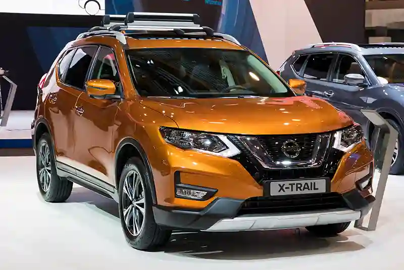 dvyniu automobilis nissa x trail