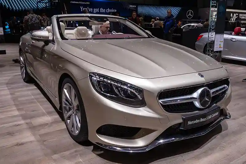 oziaragio automobilis mersedes benz s