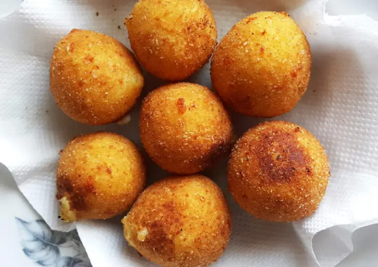 Bulvių kroketai su varške ir sūriu