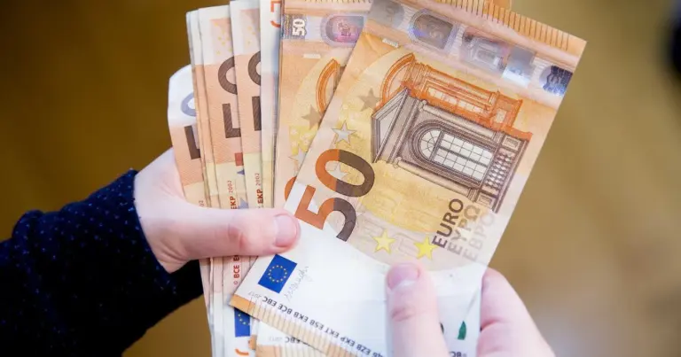 Lietuviai gyvens geriau nei italai? Atlyginimų ir pensijų skirtumai bado akis
