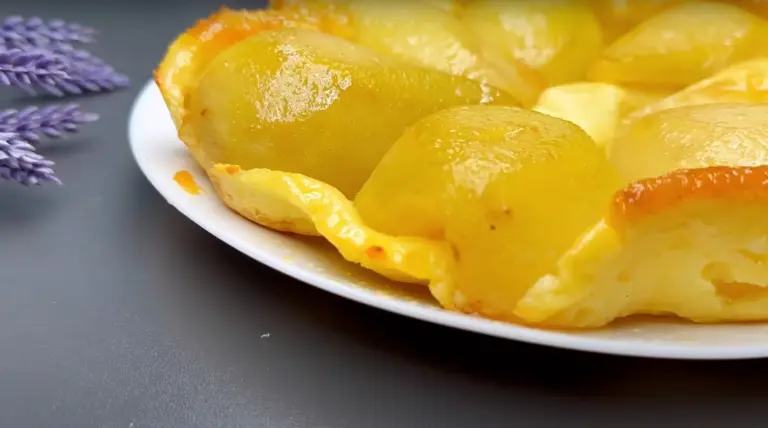 Tarte Tatin yra receptas be kvietinių miltų ir cukraus. Garsusis mažo kaloringumo desertas