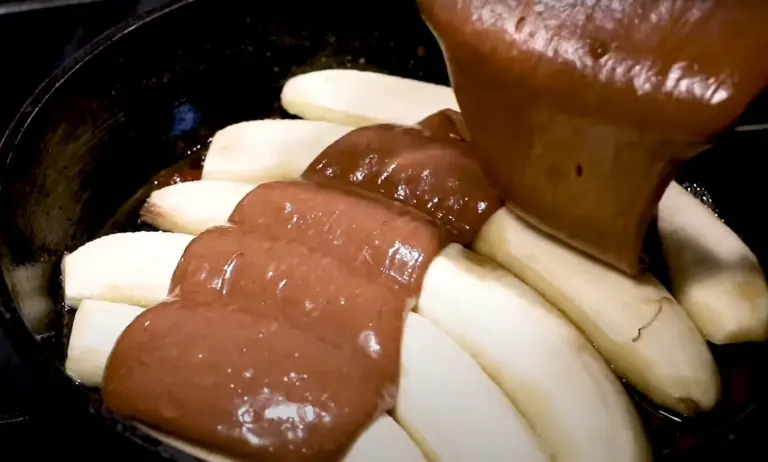 Šokoladinis bananų pyragas. Tik 1 kiaušinis: greitas receptas be orkaitės