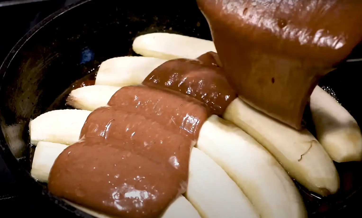 Šokoladinis bananų pyragas. Tik 1 kiaušinis: greitas receptas be orkaitės