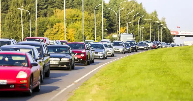 Atsiras naujas mokestis visiems vairuotojams? Pokyčius vadina tikra būsima našta gyventojams