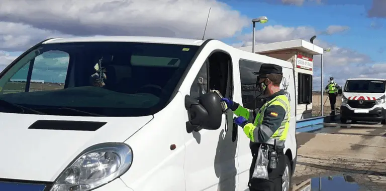 Nauja bauda vairuotojams – 200 Eur už vairavimą su paltu arba striuke