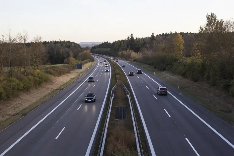 Ketina drausti rūkyti automobilyje: bauda – 3 tūkst. eurų