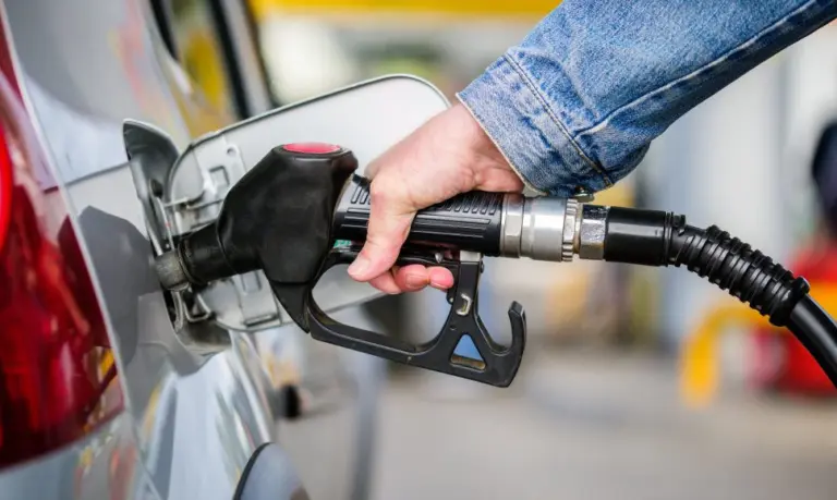 Prognozė: dyzelinu varomų automobilių savininkai gali tikėtis ir 3 eurų už litrą kainos