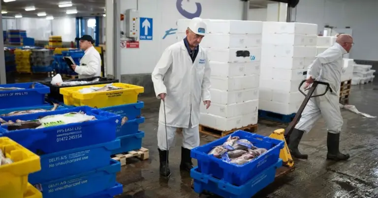 Lietuviai vėl dairosi darbo užsienyje: atlyginimai – dvigubai didesni, bet nerimauja dėl pragyvenimo išlaidų