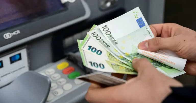 Lietuvoje bankai tikrina gyventojų sąskaitas, gautus pavedimus: nepasiaiškinus – sąskaitą užblokuos