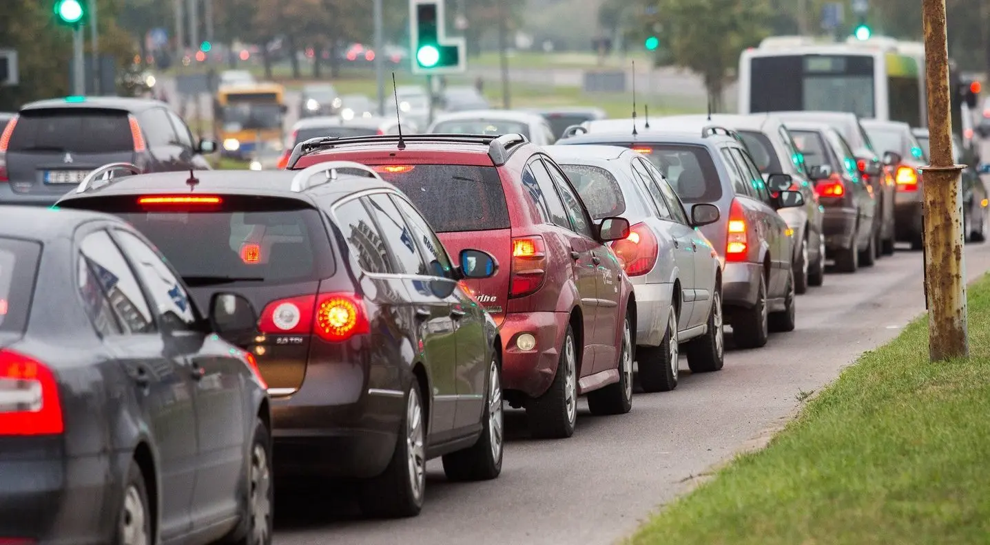 Paruošė išankstinę „dovaną“ vairuotojams — persodins iš automobilių į autobusus ar dviračius?