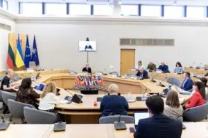 Svarbus įspėjimas lietuviams: iki pensijos turėsite dirbti vis ilgiau, kitaip laukia didelės problemos Svarbus įspėjimas lietuviams: iki pensijos turėsite dirbti vis ilgiau, kitaip laukia didelės problemos