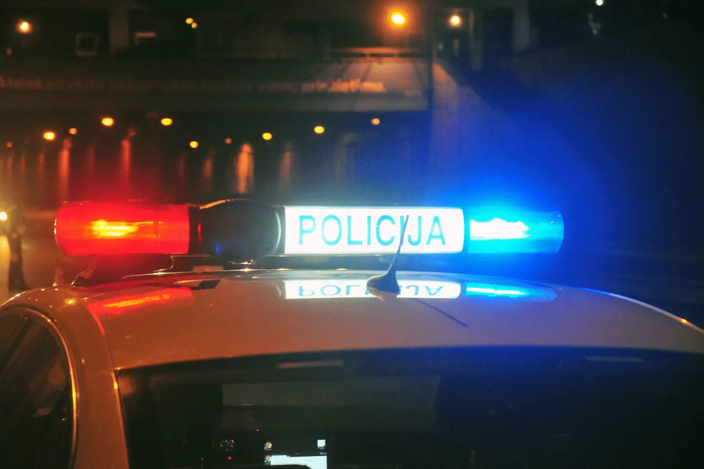 Du užpuolikai įsibrovę į butą negailėjo smurto: talžė vyrą, pargriovė moterį ir trankė nepilnametį