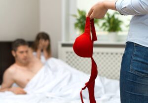 Laura lovoje vyrą užtiko su savo mama: prašo patarimo visų