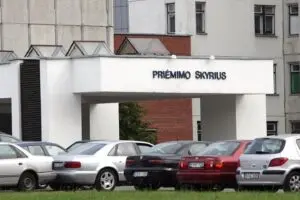 Su greitąja į ligoninę atvežta vilnietė pašiurpo nuo piktų gydytojos žodžių: „Kraujuosi, tau gabalais viskas kris“