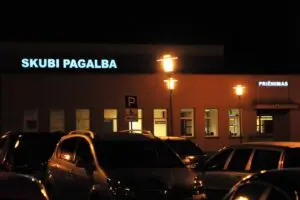 Su greitąja į ligoninę atvežta vilnietė pašiurpo nuo piktų gydytojos žodžių: „Kraujuosi, tau gabalais viskas kris“