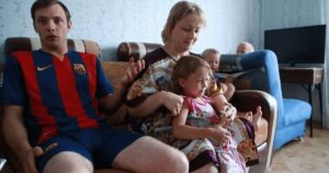 Kaimynai 11 vaikų motiną laikė beprote. Pažvelkite į jos namus – tokių net kine nepamatysite