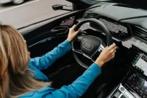 Prieš važiuodami šildote automobilį? Pasakė, kodėl to nereikia daryti