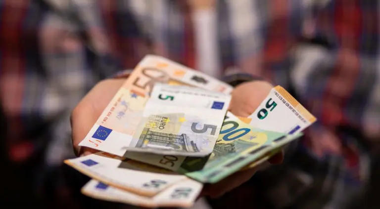 Beveik 10 tūkst. eurų atlyginimas ir 1,7 tūkst. eurų pensija vos po 5 metų: štai ką reikia daryti
