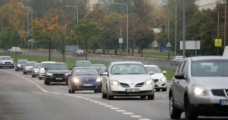Laikas suskaičiuotas: nusipirkus tokį naudotą automobilį, jo vairuoti neleis