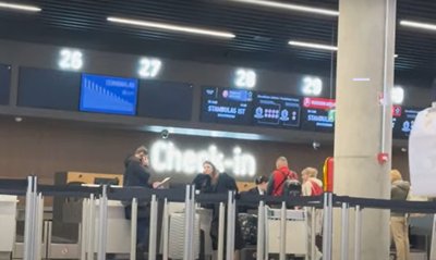 Remigijus Žemaitaitis su žmona oro uoste