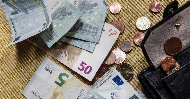 Likote be darbo ar norite ilgiau pailsėti? Tūkstančiams tokių gyventojų moka iki 1167 eurų per mėnesį