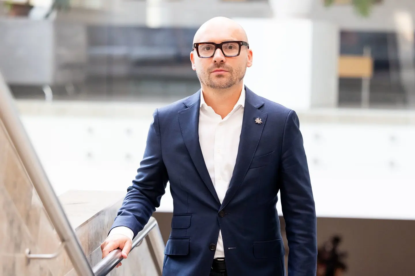 Matas Maldeikis.<br />T.Bauro nuotr.” class=”lazyload”></a></p>
<p>Agnės Achilo kulnas – ji tiki žiniasklaidos melagienom ir ką rašo internetuose. Nes ten juk nemeluoja.</p>
<p>Vakar pažiūrėjo LNK Žiniosir TV3.lt, @Lryto tv, paskaitė DELFI.ltl ir 15min, kad pusę šešių aš baliavojau.</p>
<p>Aišku, su kitom mergom.</p>
<p>Galbūt net svingeriuose, apie kuriuos tiek daug ir išsamiai paskutiniu metu rašo Delfi.</p>
<p>Dabar va, sukrauti lagaminai. Nežinau, ar liko to gyvenimo… Laukite tęsinio“, – skelbė Matas.</p>
<p>M.Maldeikis savo įrašą patalpino po to, kai iš žurnalistų sulaukė daugybės klausimų dėl savo kelionių, naudojantis pavežėjų paslaugomis, savaitgaliais, per Kūčias, Kalėdas bei Naujuosius metus.</p>
<p>Kaip skelbė delfi.lt, šioms paslaugoms nuo praėjusių metų lapkričio iki šių metų vasario politikas išleido 952 eurus.</p>
<p>Nurodyta, kad M.Maldeikis iš visų „pričiuptų“ politikų pavežėjimo paslaugomis ir trumpalaike automobilio nuoma naudojosi gausiausiai.</p>
</div>