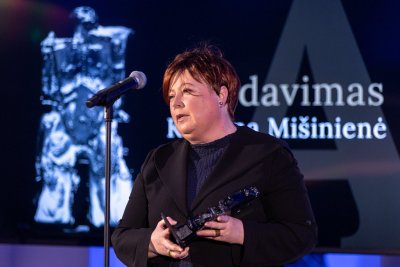 Kristina Mišinienė: „Grupinė seksualinė prievarta yra kraštutinis, ekstremalus prievartautojų dominavimo aukos atžvilgiu pasireiškimas, paliekantis nukentėjusios moters fizinėje ir psichinėje sveikatoje labai gilius sužeidimus, tad ir atsako iš valstybės tarnybų mes lauktume adekvataus.“