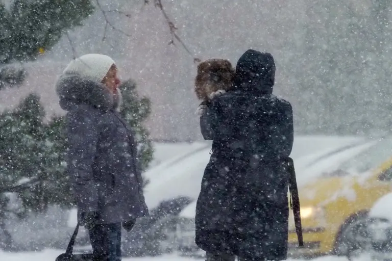 Kardinalūs orų pokyčiai: temperatūra nukris, pasirodys sniegas, kils pūgos