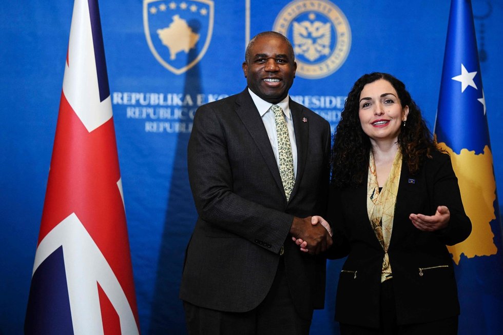 Vjosa Osmani ir Davidas Lammy (nuotr. SCANPIX)