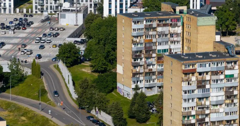 Pinigus dėl NT mokesčio krapštys ir tie, kas neturi būsto? Vardija, kas laukia gyventojų