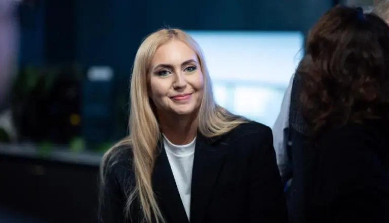 Seime – siūlymas moterų pavardes rašyti su galūne -a
