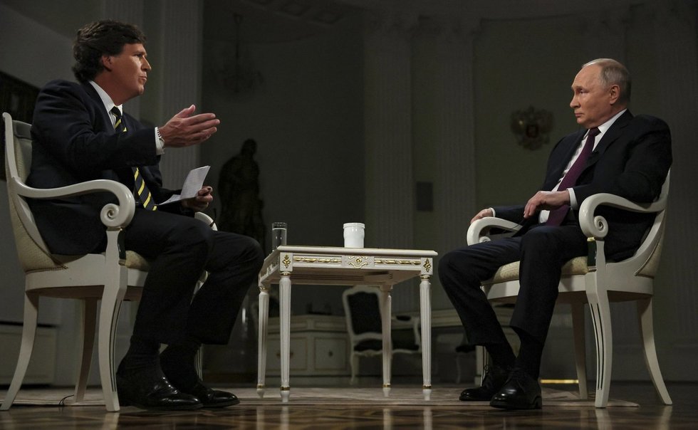Tuckeris Carlsonas ir Vladimiras Putinas (nuotr. SCANPIX)