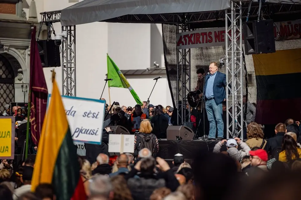 Vilniuje – protestas prieš planuojamą NT mokestį (nuotr. Skirmantas Lisauskas / BNS) Vilniuje – protestas prieš planuojamą NT mokestį (nuotr. Skirmantas Lisauskas / BNS)