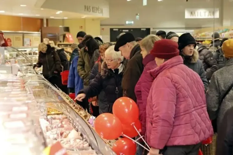 Kasininkė atskleidė 10 produktų, kurių pati niekada neperka vakare – paaiškina kodėl