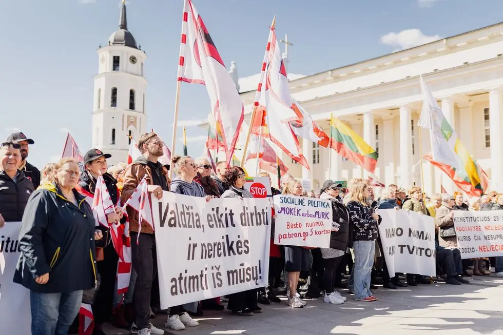 Vilniuje – protestas prieš planuojamą NT mokestį (nuotr. Skirmantas Lisauskas / BNS) Vilniuje – protestas prieš planuojamą NT mokestį (nuotr. Skirmantas Lisauskas / BNS)