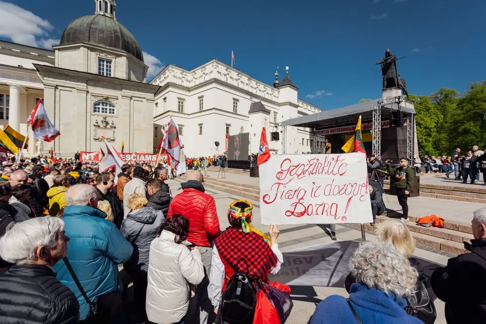 Vilniuje – protestas prieš planuojamą NT mokestį (nuotr. Skirmantas Lisauskas / BNS)