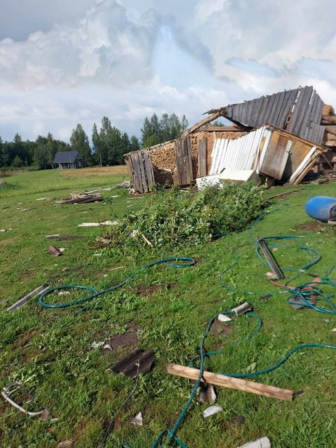Viesulas nusiaubė Rasos sodybą (nuotr. asm. archyvas)