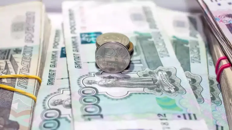 Net Kremliaus valdininkai pripažįsta, kad Rusijos ekonomikai gresia pražūtis