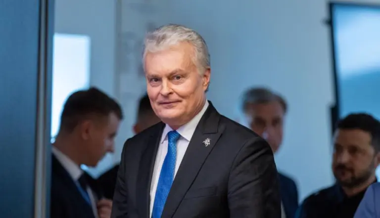 Prezidentas pirmą kartą paduotas į teismą