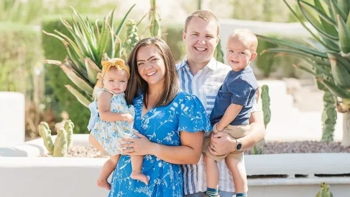 Lėktuvo pilotas su žmona ir vaikais (nuotr. GoFundMe)