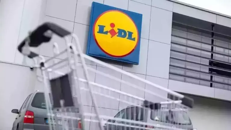 Itin neįprastas nusikaltimas: „Lidl“ pavogtus beveik 100 pakelių sviesto tiesiog išdalijo gatvėje