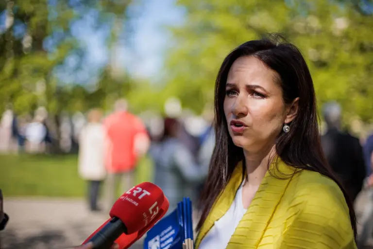 Ruginienė pagaliau prakalbo apie vyrui teismo skirtą baudą