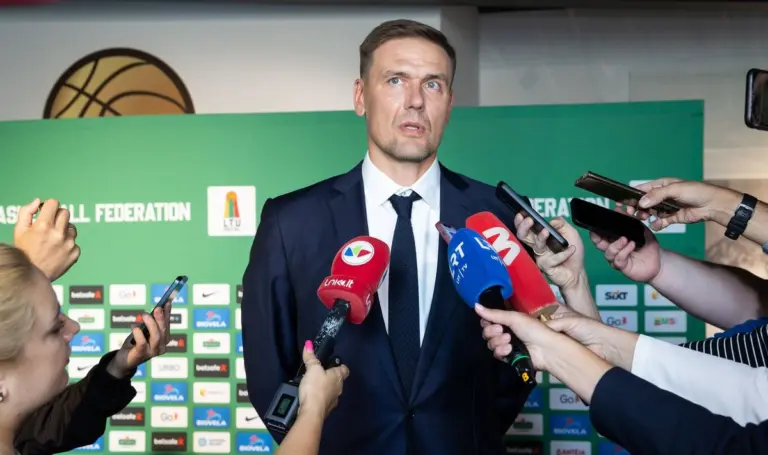 Robertą Javtoką gina vis daugiau žmonių: „Čia kosmosas, idiotizmo viršūnė“