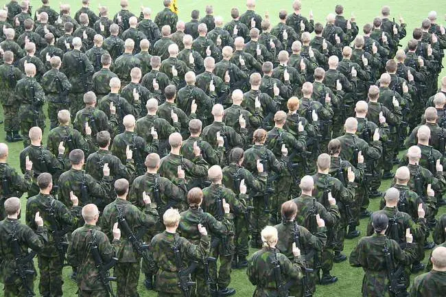 15 kartų daugiau. NATO šalis ruošiasi karui