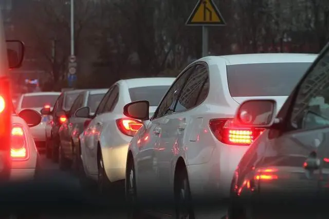 Už kiekvieną kilometrą – bauda? Visi apstulbę. Kas vyksta Lietuvoje