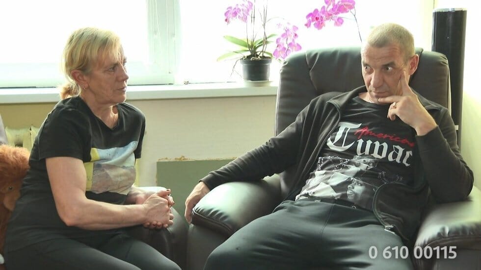 Antanas meilužes vedasi net į savo motinos namus: „TV Pagalbos“ prašo užkoduoti jį nuo moterų (nuotr. stop kadras) Antanas meilužes vedasi net į savo motinos namus: „TV Pagalbos“ prašo užkoduoti jį nuo moterų (nuotr. stop kadras)
