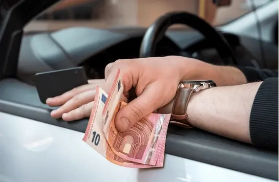 Lietuvoje siūlo naują spūsčių mokestį: važiuojant lengvuoju automobiliu – iki 0,61 Eur/km?