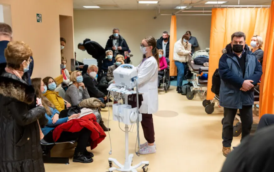 Ar sugrįžta privalomos kaukės? Dėl COVID-19 atvejų Vilniaus įstaiga jau išplatino prašymą